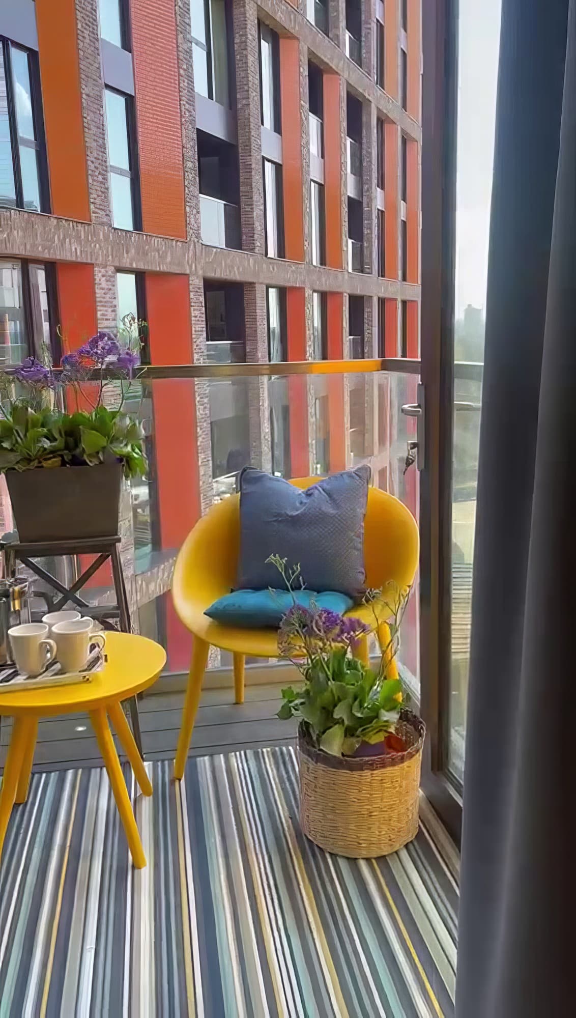 Calm city apartment near Charles Clowes Walk in London - photo 7