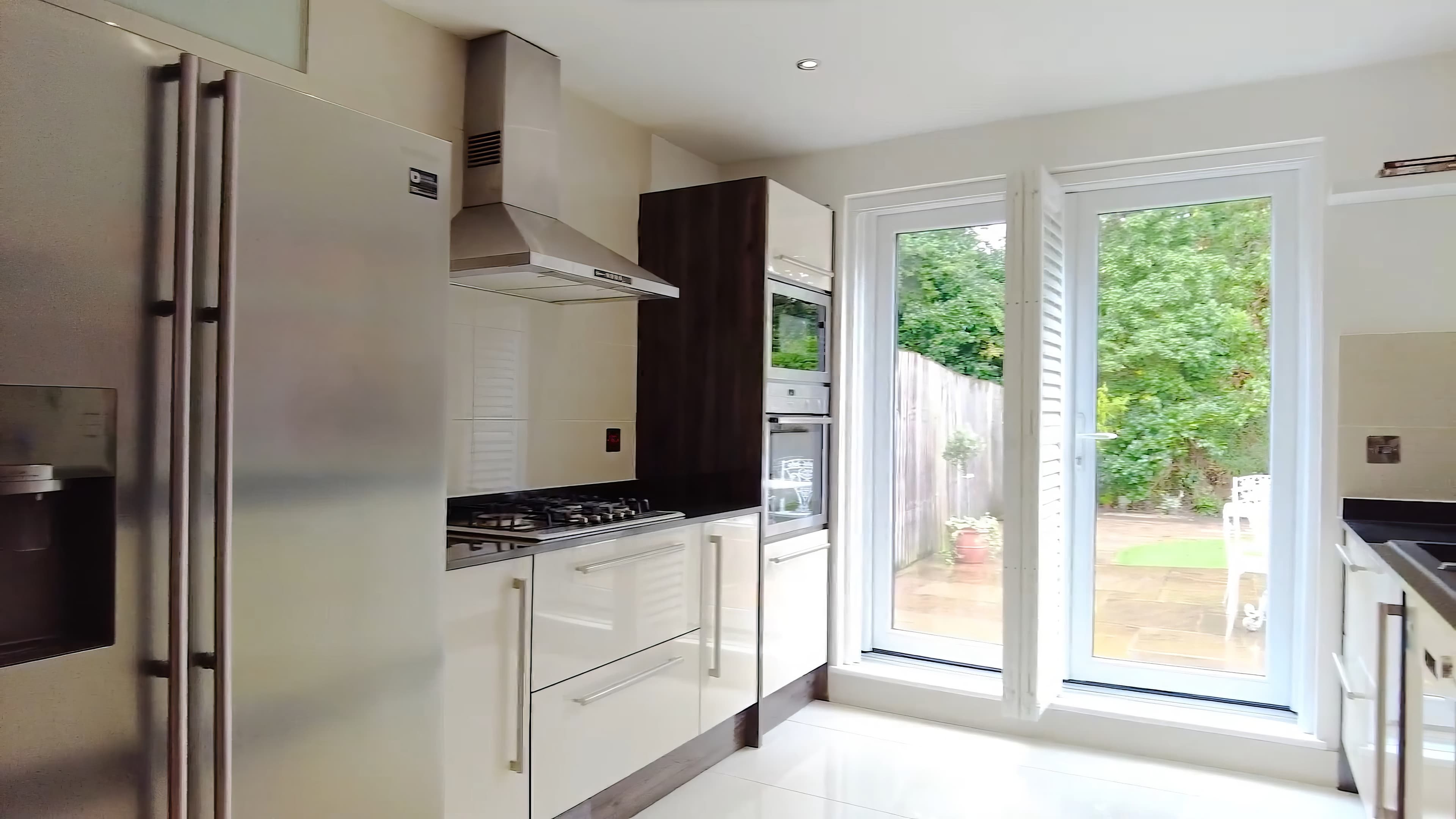 Burney Ave apartment for a Surbiton stay in Surbiton - photo 2
