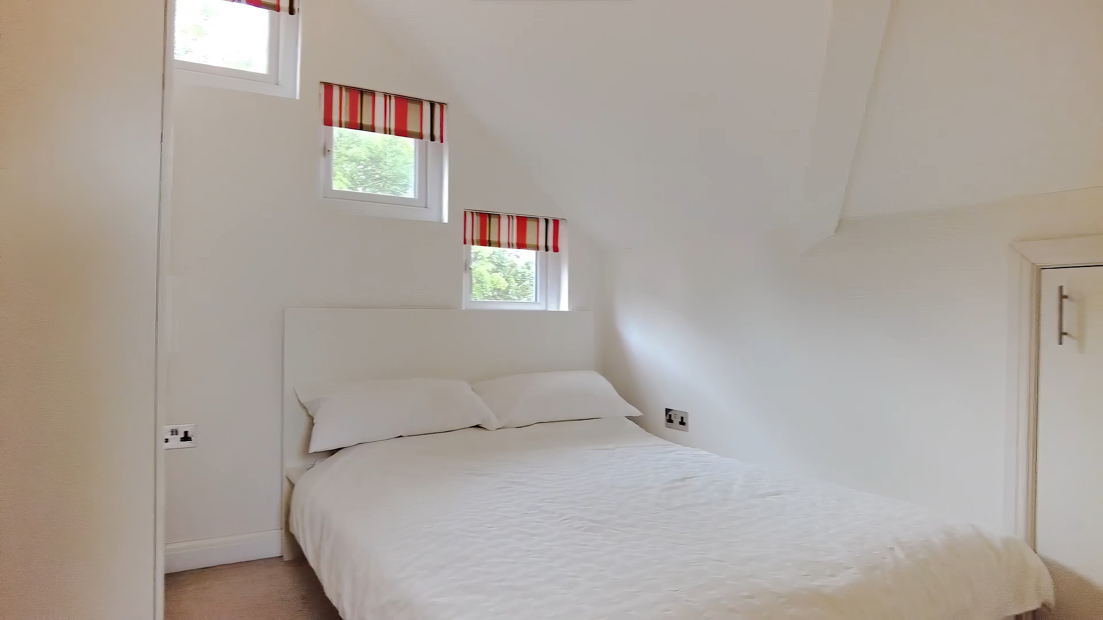 Burney Ave apartment for a Surbiton stay in Surbiton - photo 11