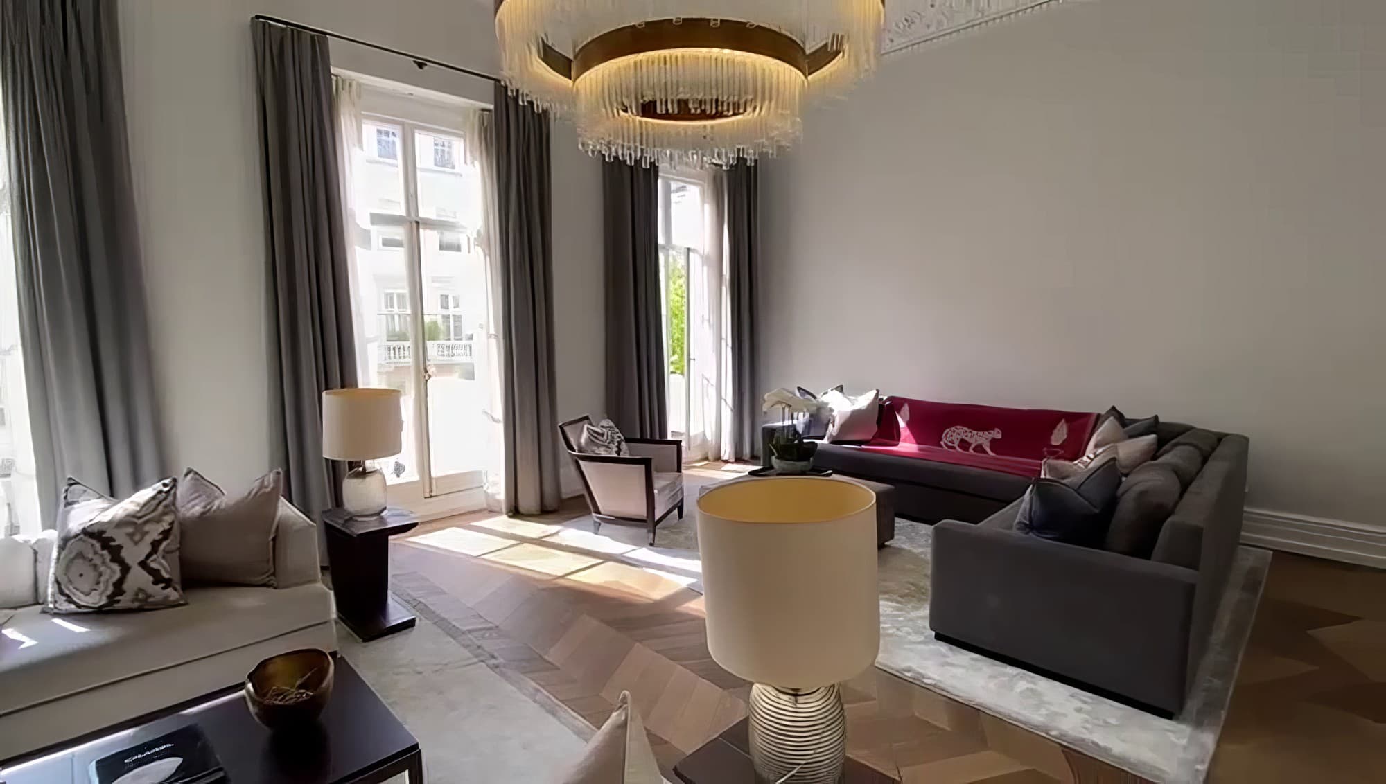 Well-presented city apartment near Eaton Pl in London - photo 2