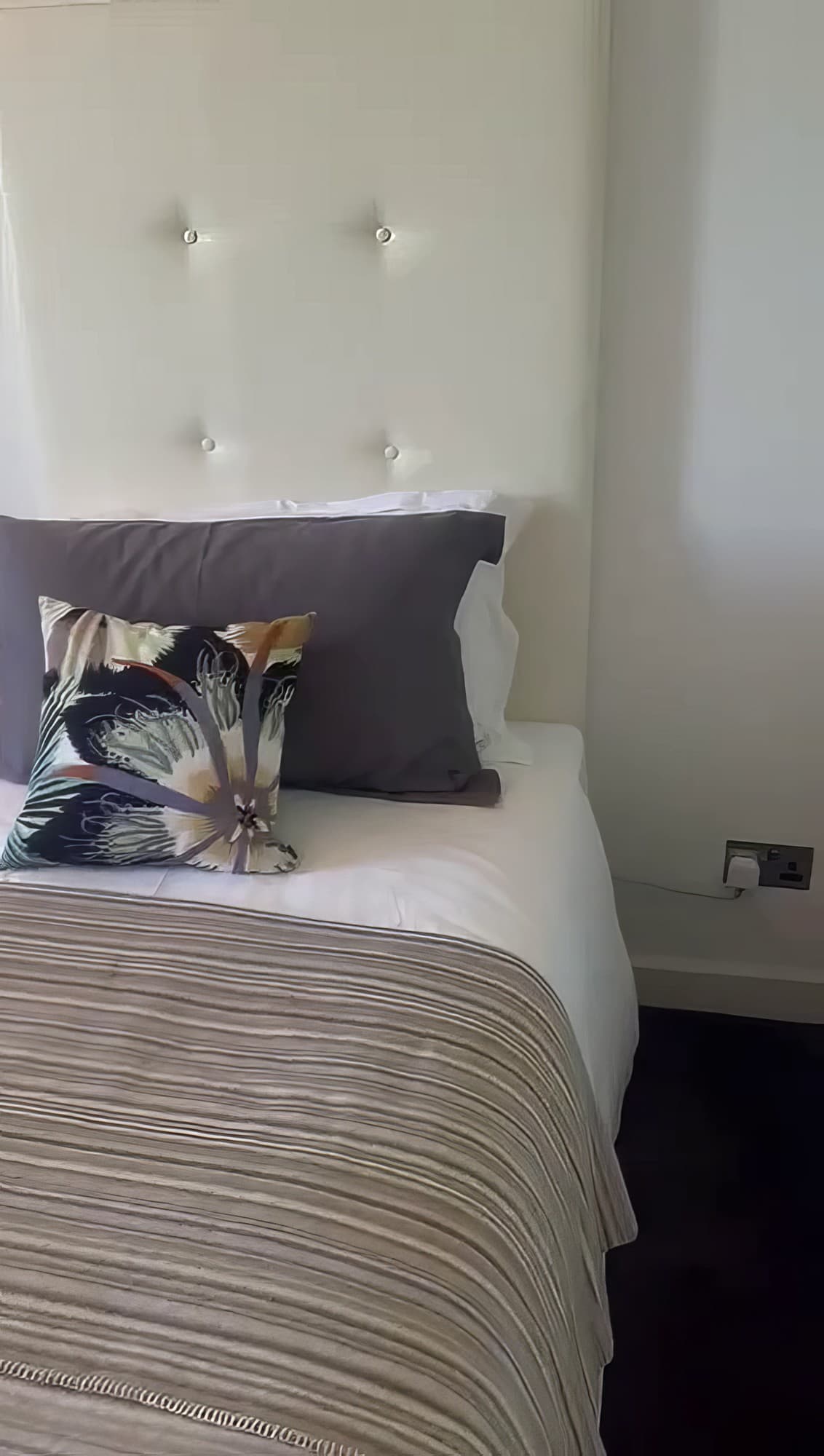 Bright city apartment near Laurel Hazeldene in Dublin - photo 9